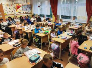 Az óvónénik látogatása az elsősöknél