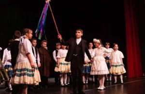 „Helyet, helyet nekünk is…”